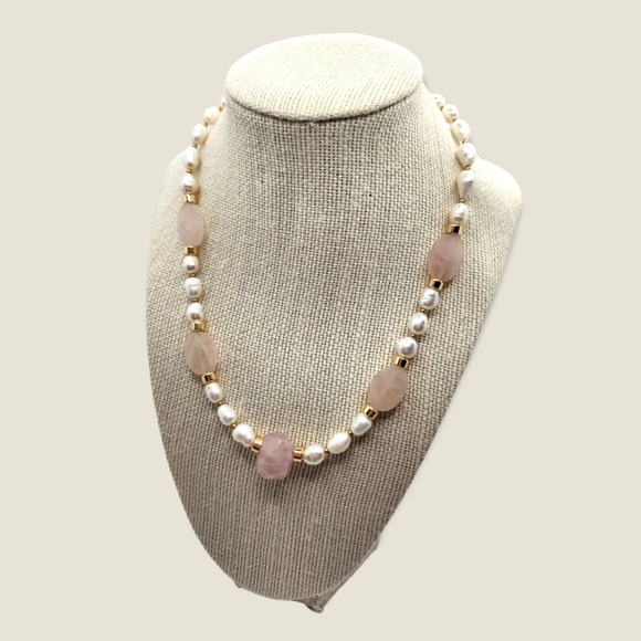 Freshwater Pearl, Rose Quartz Gold plated necklace - Picture 4 of 5